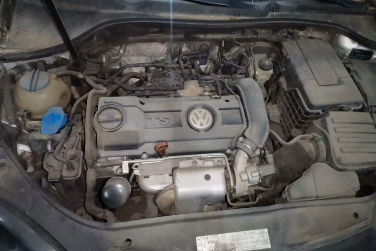 Used Volkswagen Sagitar 2011 1.4 TSI Automatic Luxury Edition Engine Bay