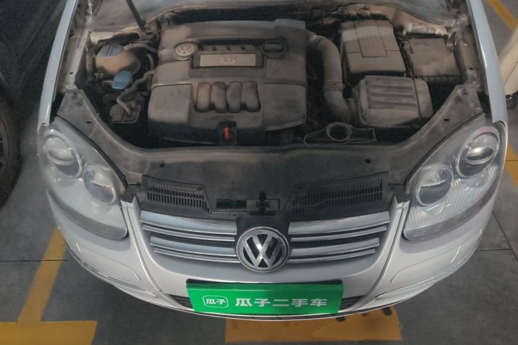 Used Volkswagen Sagitar 2011 1.6L Automatic Special Edition Engine Bay