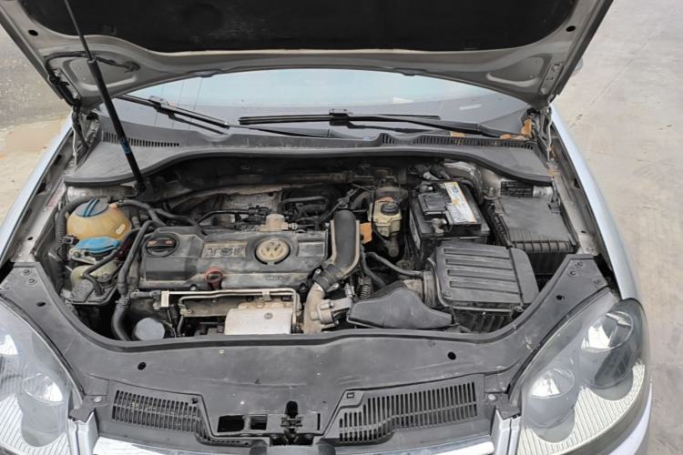 Used Volkswagen Sagitar 2011 1.4 TSI Automatic Tech Model Engine Bay