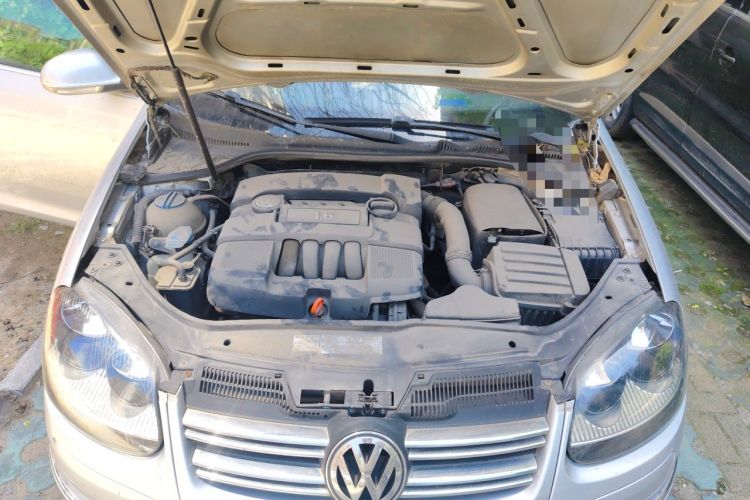 Used Volkswagen Sagitar 2011 1.6L Manual Comfort Version Engine Bay