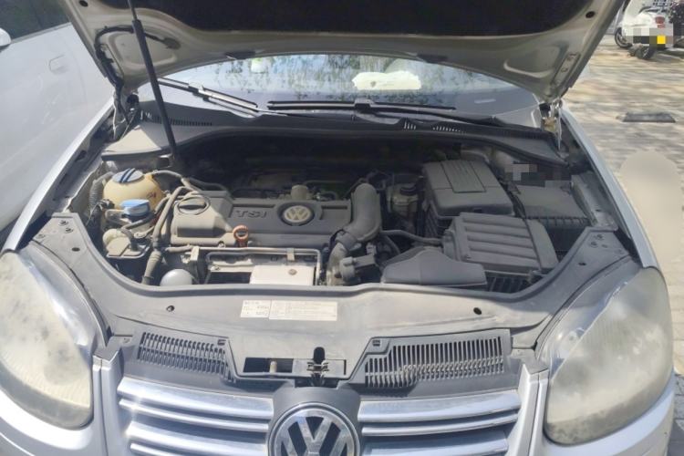 Used Volkswagen Sagitar 2011 1.4 TSI Automatic Tech Model Engine Bay