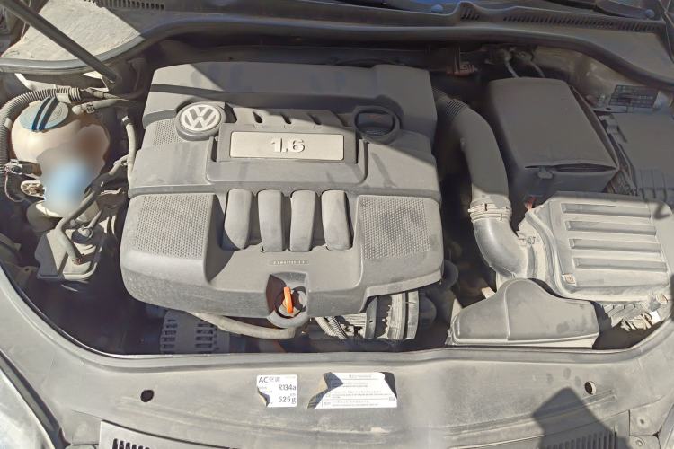 Used Volkswagen Sagitar 2011 1.6L Manual Fashion Edition Engine Bay