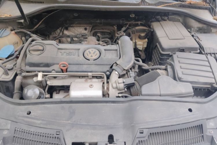 Used Volkswagen Sagitar 2011 1.4 TSI Automatic Tech Model Engine Bay
