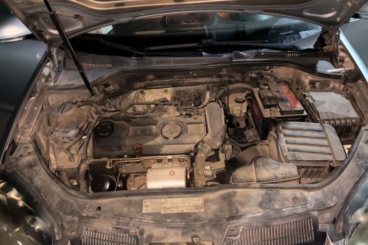 Used Volkswagen Sagitar 2011 1.4 TSI Manual Luxury Edition Engine Bay