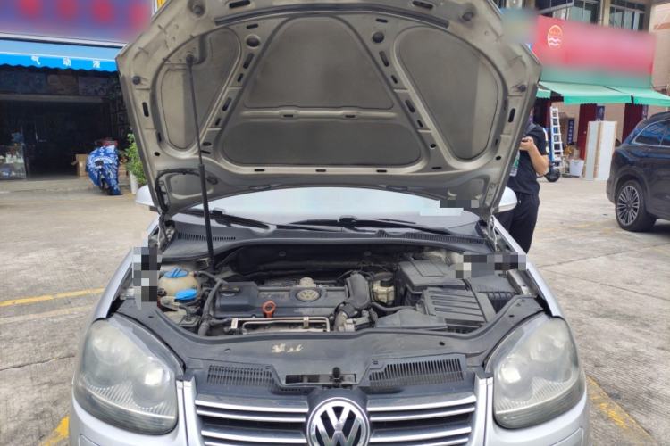 Used Volkswagen Sagitar 2011 1.4 TSI Automatic Tech Model Engine Bay