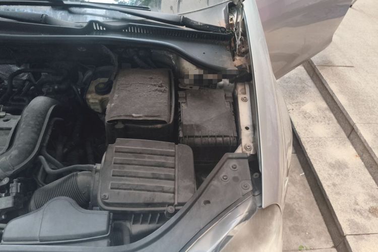 Used Volkswagen Sagitar 2011 1.4 TSI Manual Luxury Edition Engine Bay Left