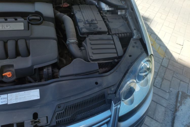 Used Volkswagen Sagitar 2011 1.6L Automatic Special Edition Engine Bay Left