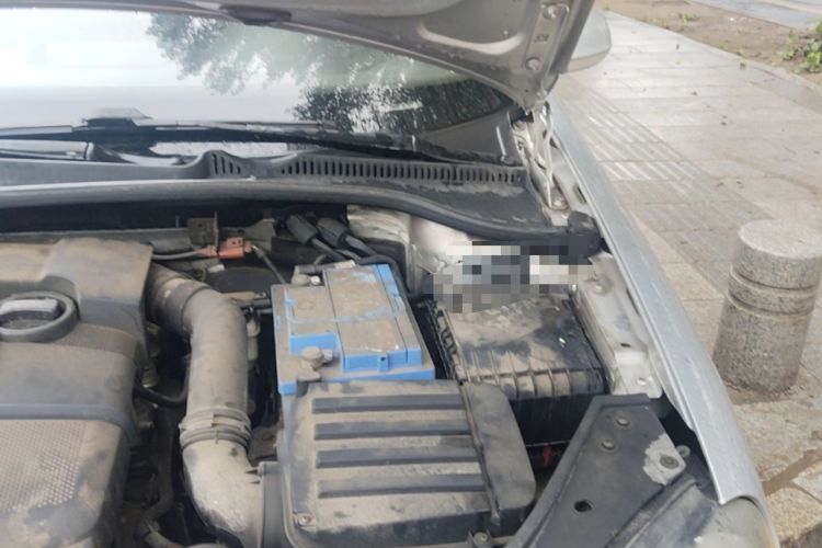 Used Volkswagen Sagitar 2011 1.6L Manual Comfort Version Engine Bay Left