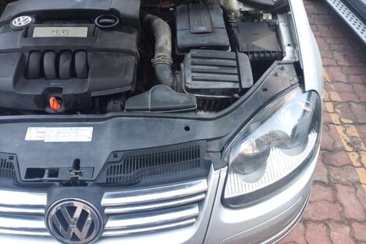 Used Volkswagen Sagitar 2011 1.6L Automatic Comfort Edition Engine Bay Left
