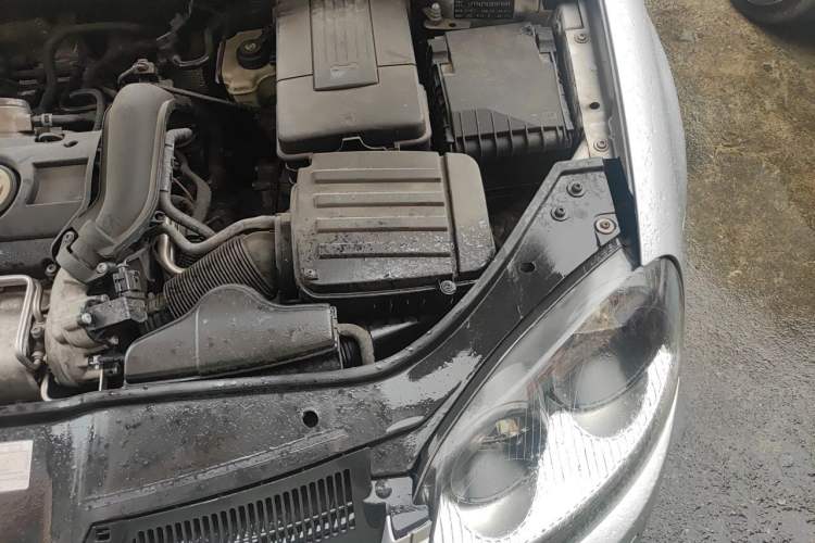 Used Volkswagen Sagitar 2011 1.6L Automatic Special Edition Engine Bay Left