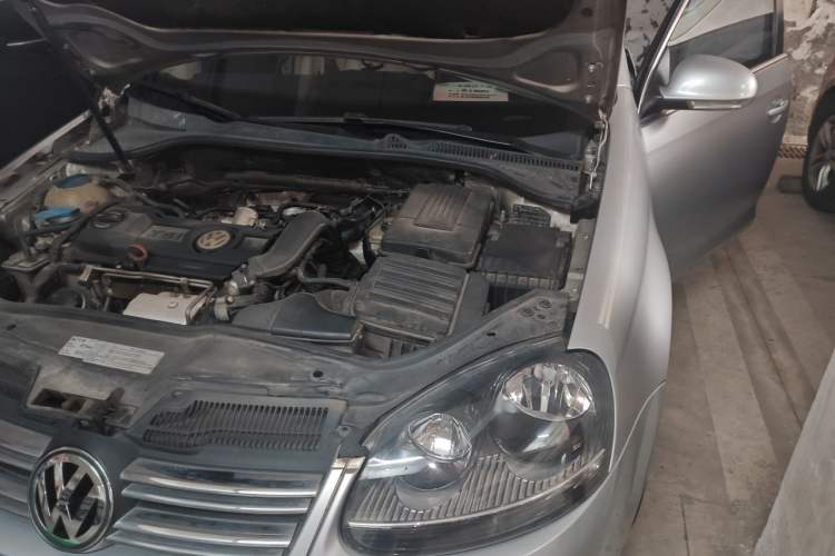 Used Volkswagen Sagitar 2011 1.4 TSI Automatic Tech Model Engine Bay Left