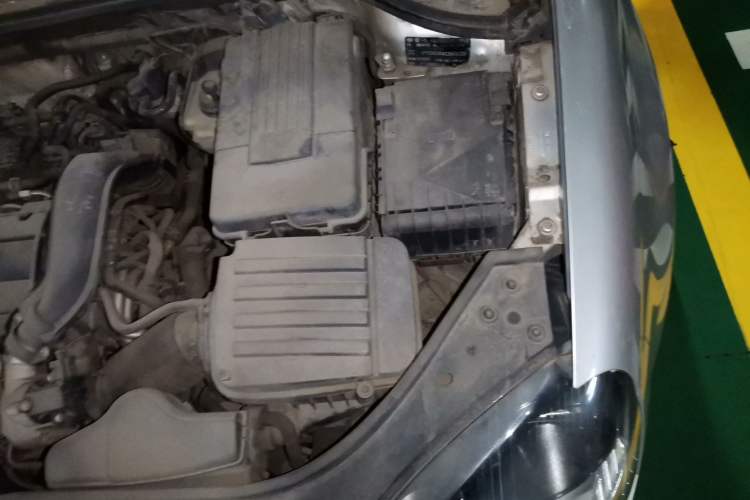 Used Volkswagen Sagitar 2011 1.4 TSI Automatic Luxury Edition Engine Bay Left