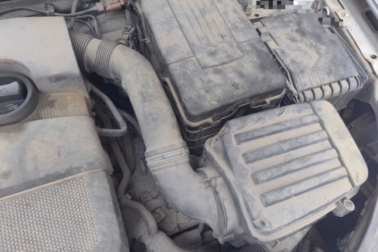 Used Volkswagen Sagitar 2011 1.6L Automatic Fashion Edition Engine Bay Left