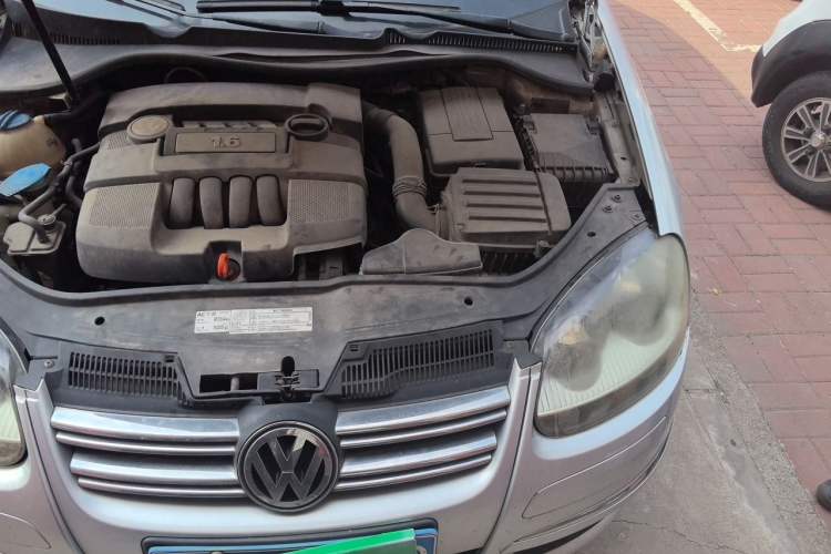 Used Volkswagen Sagitar 2011 1.6L Automatic Comfort Edition Engine Bay Left