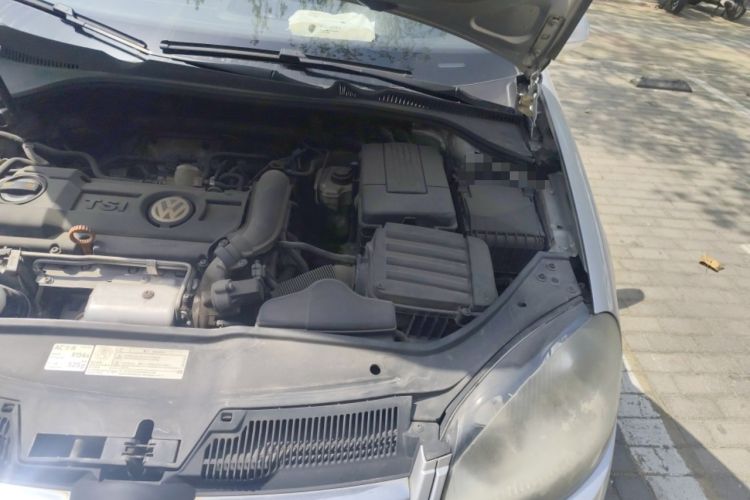 Used Volkswagen Sagitar 2011 1.4 TSI Automatic Tech Model Engine Bay Left