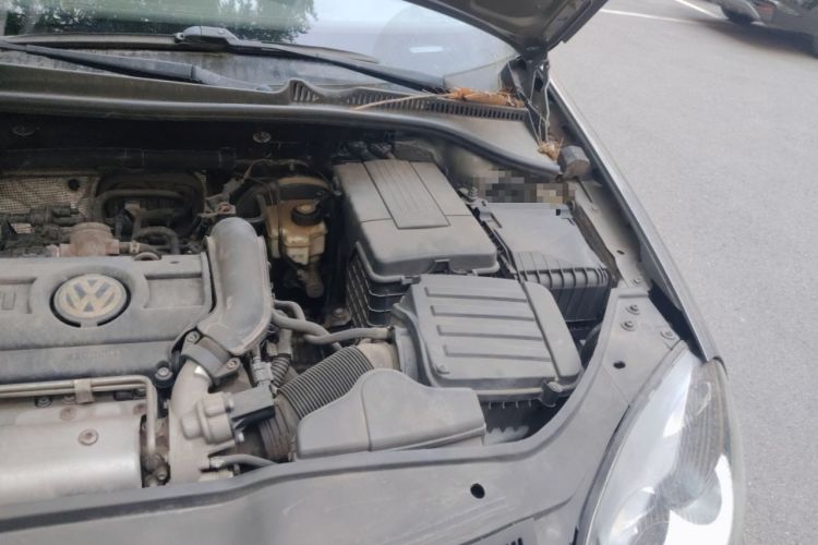 Used Volkswagen Sagitar 2011 1.4 TSI Automatic Tech Model Engine Bay Left