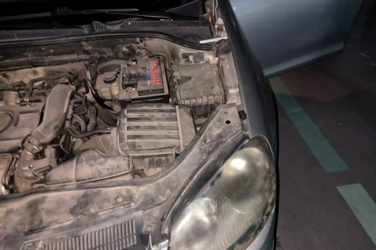 Used Volkswagen Sagitar 2011 1.4 TSI Manual Luxury Edition Engine Bay Left