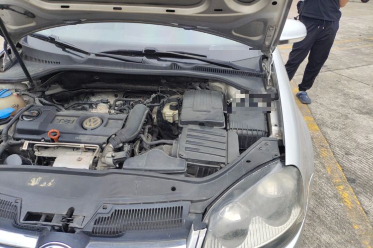 Used Volkswagen Sagitar 2011 1.4 TSI Automatic Tech Model Engine Bay Left