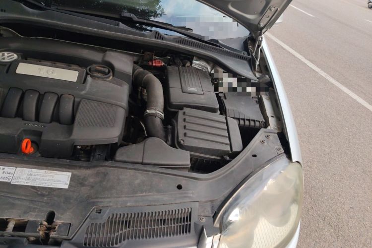Used Volkswagen Sagitar 2011 1.6L Automatic Comfort Edition Engine Bay Left
