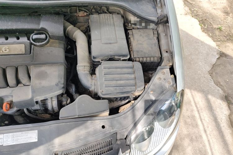 Used Volkswagen Sagitar 2011 1.6L Automatic Comfort Edition Engine Bay Left