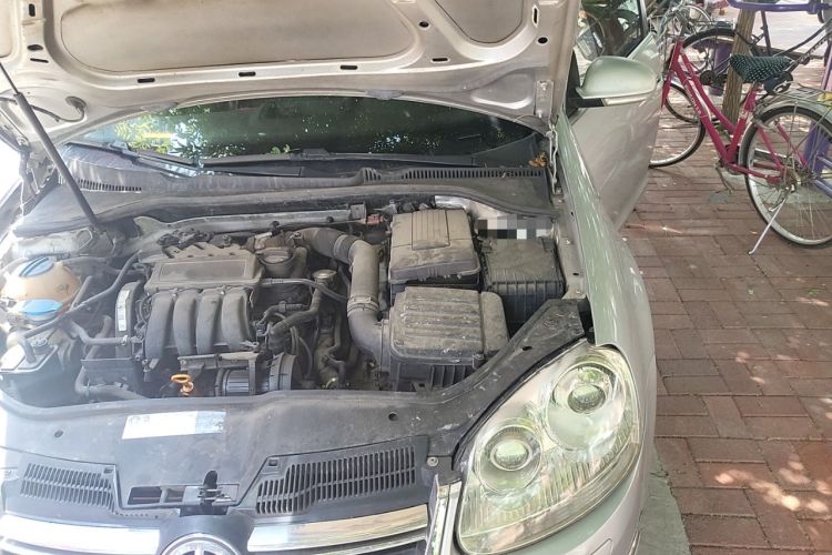 Used Volkswagen Sagitar 2011 1.6L Automatic Comfort Edition Engine Bay Left