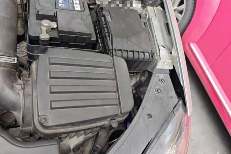 Used Volkswagen Sagitar 2011 1.6L Automatic Comfort Edition Engine Bay Left