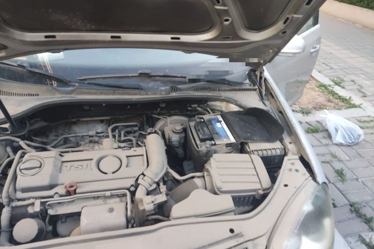 Used Volkswagen Sagitar 2011 1.4 TSI Manual Luxury Edition Engine Bay Left