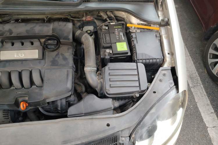 Used Volkswagen Sagitar 2011 1.6L Manual Comfort Version Engine Bay Left