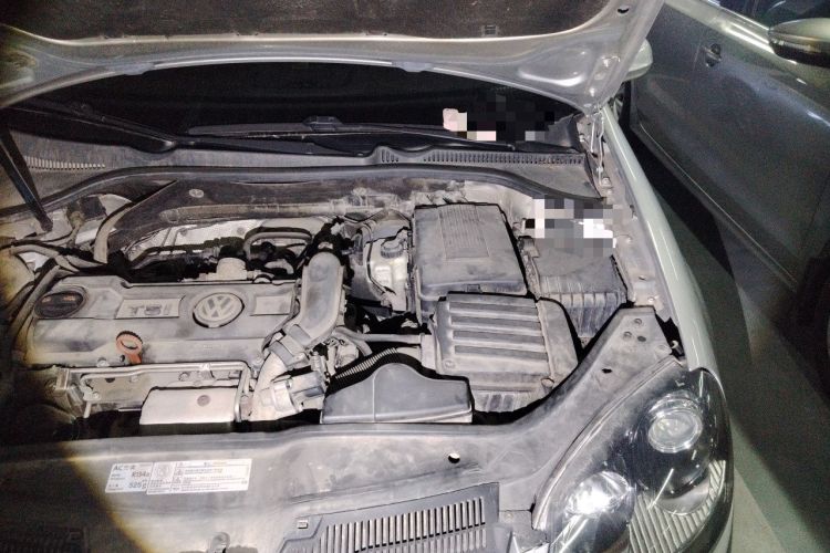 Used Volkswagen Sagitar 2011 1.4 TSI Automatic Tech Model Engine Bay Left
