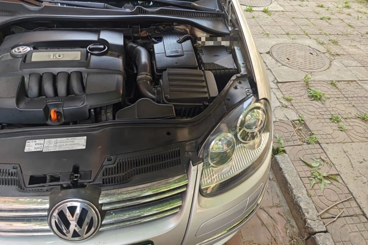 Used Volkswagen Sagitar 2011 1.6L Automatic Special Edition Engine Bay Left