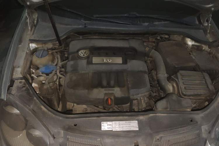 Used Volkswagen Sagitar 2011 1.6L Manual Fashion Edition Engine Bay