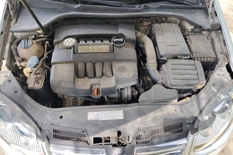 Used Volkswagen Sagitar 2011 1.6L Automatic Comfort Edition Engine Bay