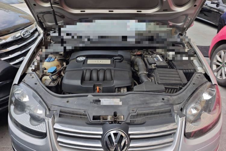 Used Volkswagen Sagitar 2011 1.6L Automatic Comfort Edition Engine Bay