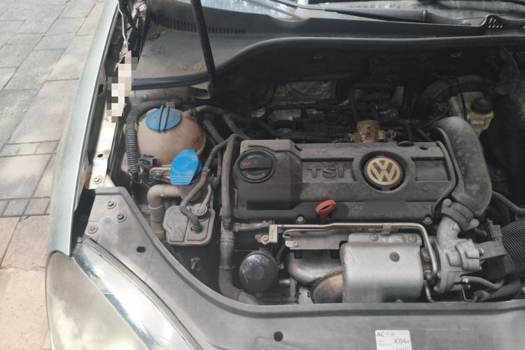Used Volkswagen Sagitar 2011 1.4 TSI Manual Luxury Edition Engine Bay Right