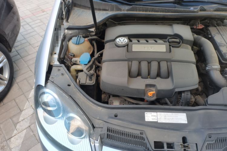 Used Volkswagen Sagitar 2011 1.6L Automatic Special Edition Engine Bay Right