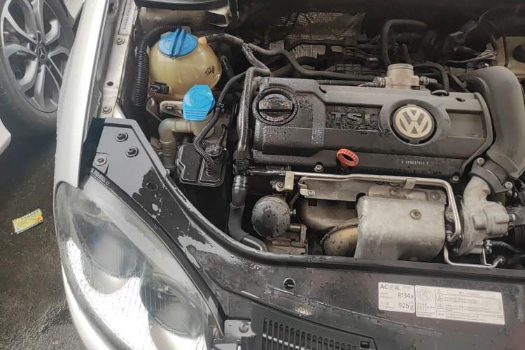 Used Volkswagen Sagitar 2011 1.6L Automatic Special Edition Engine Bay Right