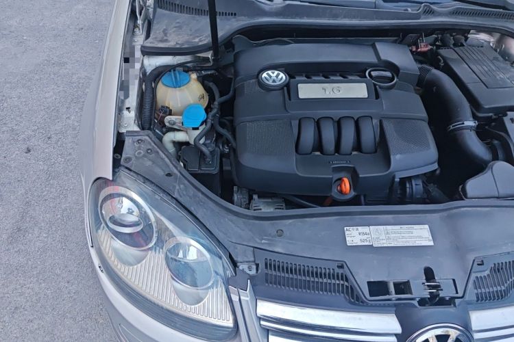 Used Volkswagen Sagitar 2011 1.6L Automatic Special Edition Engine Bay Right