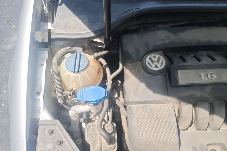 Used Volkswagen Sagitar 2011 1.6L Automatic Fashion Edition Engine Bay Right