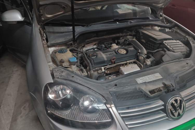 Used Volkswagen Sagitar 2011 1.4 TSI Automatic Tech Model Engine Bay Right
