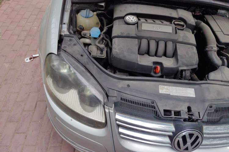 Used Volkswagen Sagitar 2011 1.6L Automatic Special Edition Engine Bay Right
