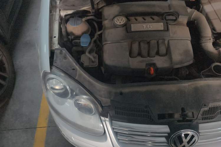 Used Volkswagen Sagitar 2011 1.6L Automatic Special Edition Engine Bay Right