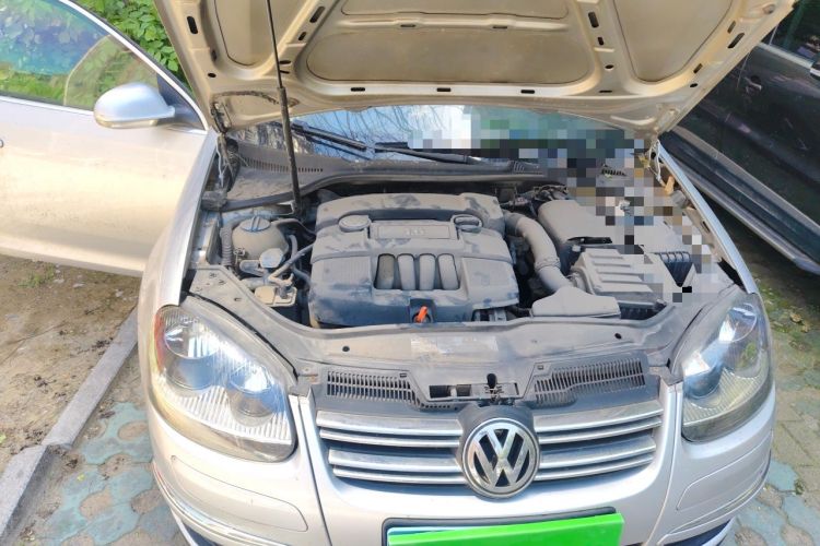 Used Volkswagen Sagitar 2011 1.6L Manual Comfort Version Engine Bay Right