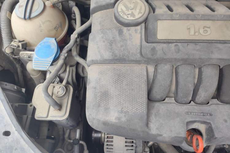 Used Volkswagen Sagitar 2011 1.6L Automatic Fashion Edition Engine Bay Right