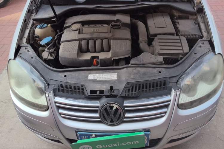 Used Volkswagen Sagitar 2011 1.6L Automatic Comfort Edition Engine Bay Right