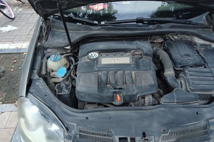 Used Volkswagen Sagitar 2011 1.6L Automatic Fashion Edition Engine Bay Right