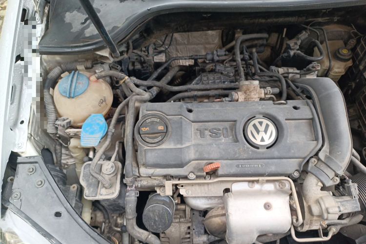 Used Volkswagen Sagitar 2011 1.4 TSI Automatic Luxury Edition Engine Bay Right