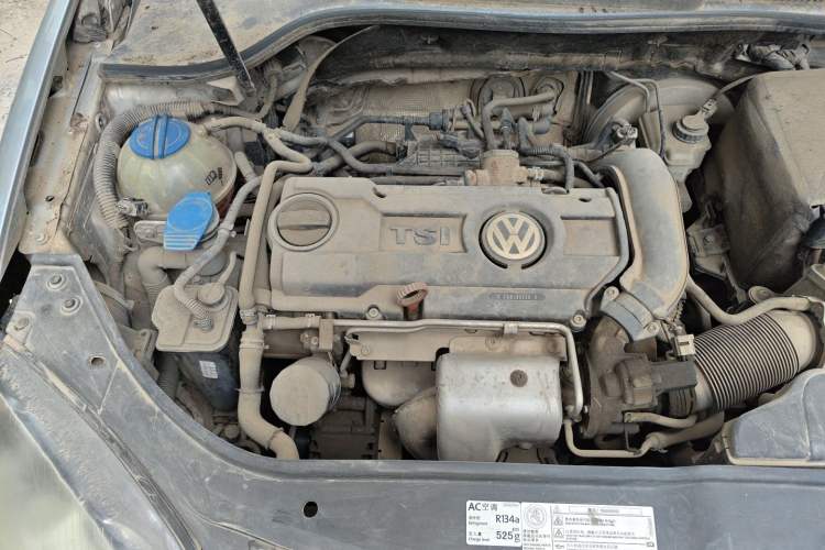 Used Volkswagen Sagitar 2011 1.4 TSI Manual Luxury Edition Engine Bay Right
