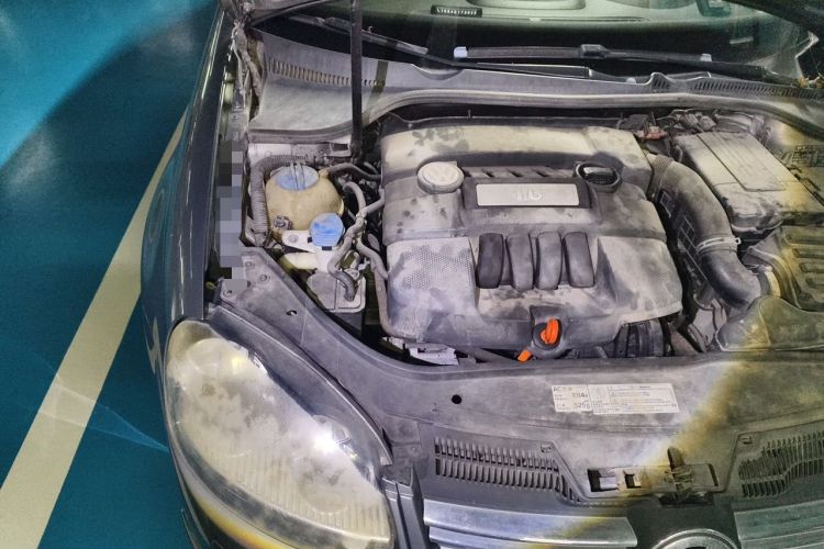 Used Volkswagen Sagitar 2011 1.6L Automatic Fashion Edition Engine Bay Right