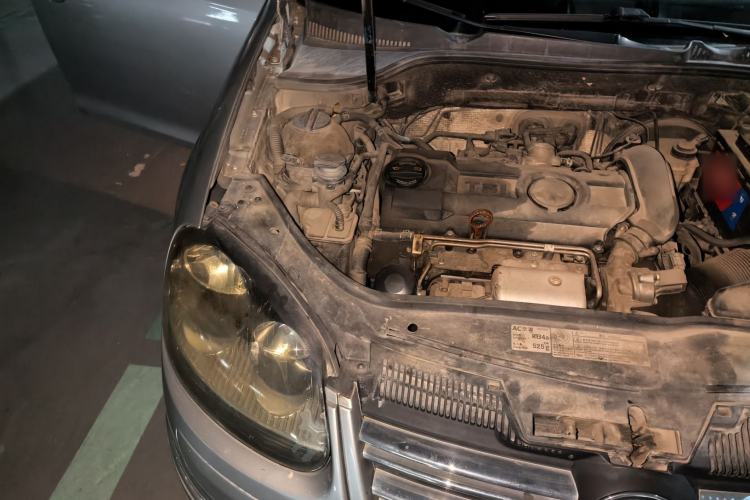Used Volkswagen Sagitar 2011 1.4 TSI Manual Luxury Edition Engine Bay Right