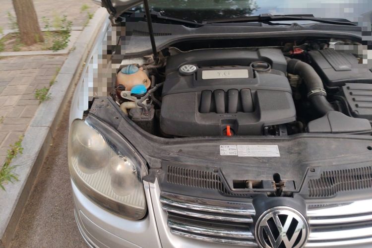 Used Volkswagen Sagitar 2011 1.6L Automatic Comfort Edition Engine Bay Right